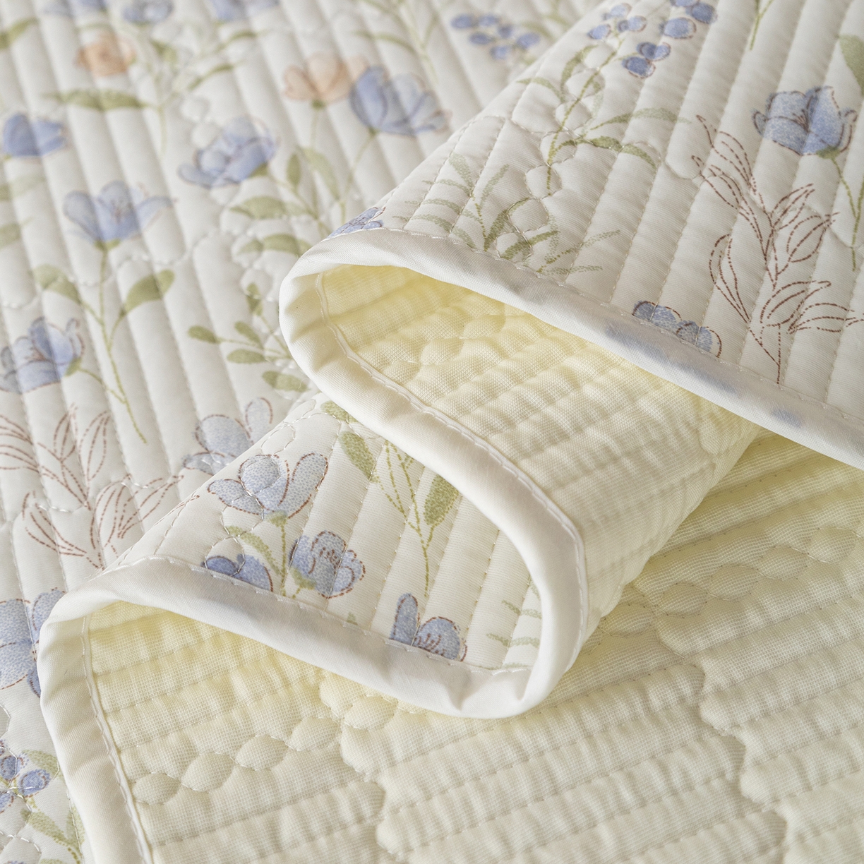 91家纺网 家纺一手货源 找家纺 源舜家纺 2026新款锦氨印花凉感床盖三件套 筱花