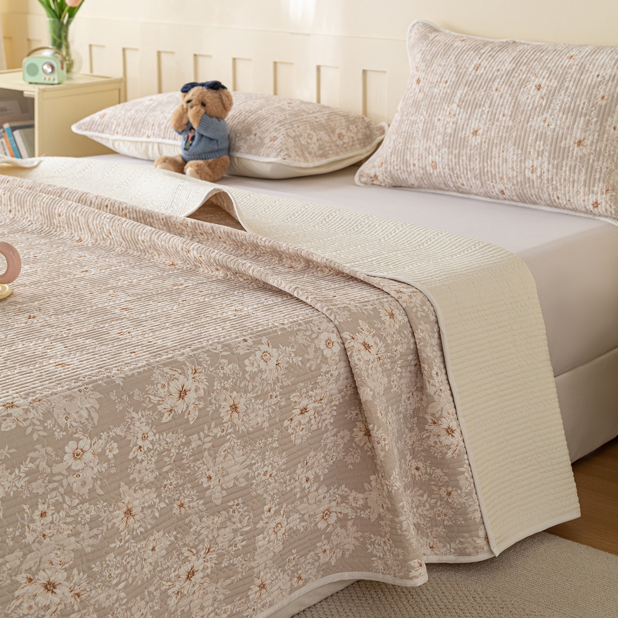 91家纺网 家纺一手货源 找家纺 源舜家纺 2026新款锦氨印花凉感床盖三件套 伊园