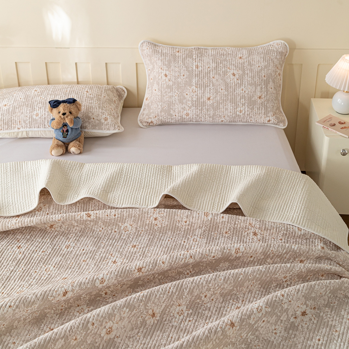 91家纺网 家纺一手货源 找家纺 源舜家纺 2026新款锦氨印花凉感床盖三件套 伊园