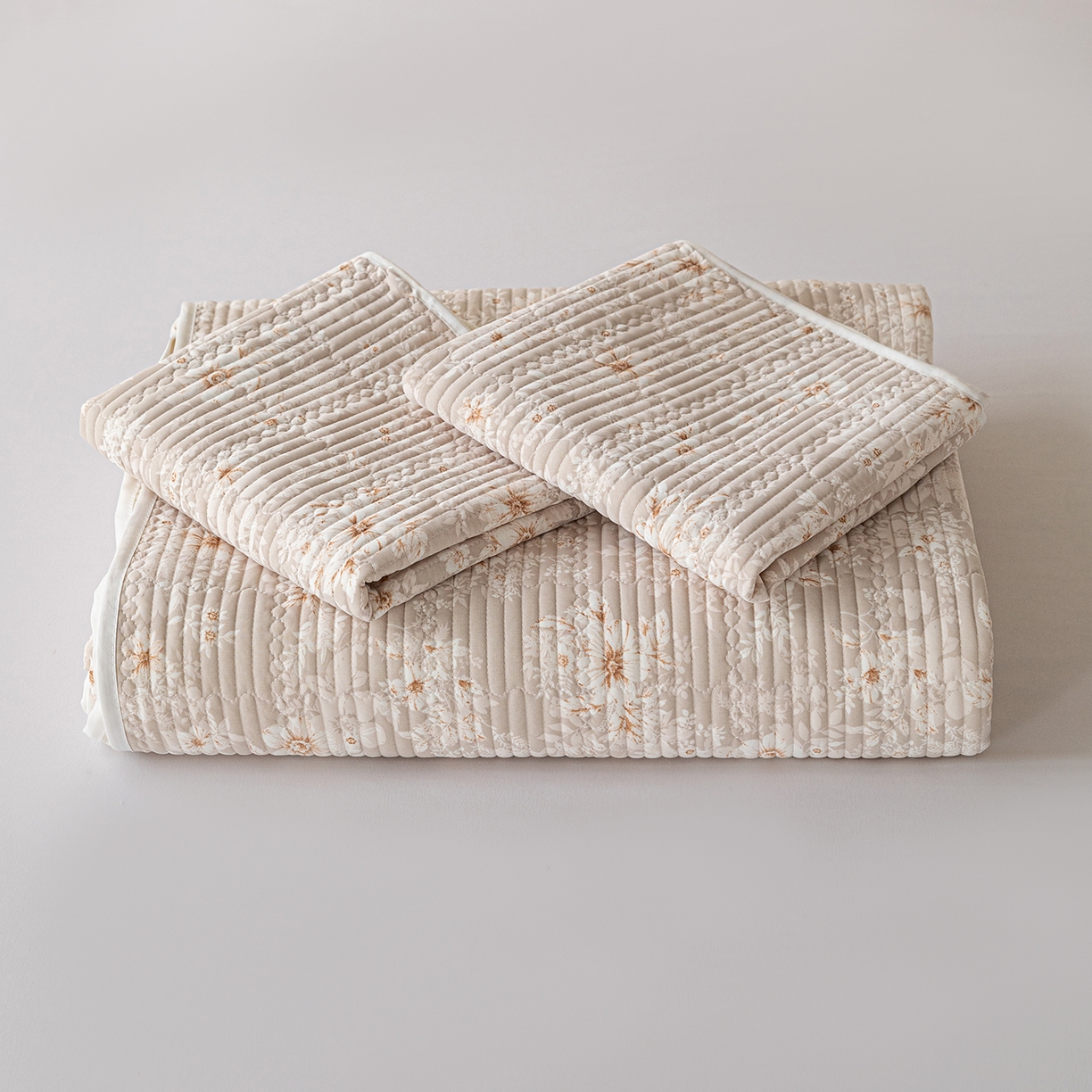 91家纺网 家纺一手货源 找家纺 源舜家纺 2026新款锦氨印花凉感床盖三件套 伊园