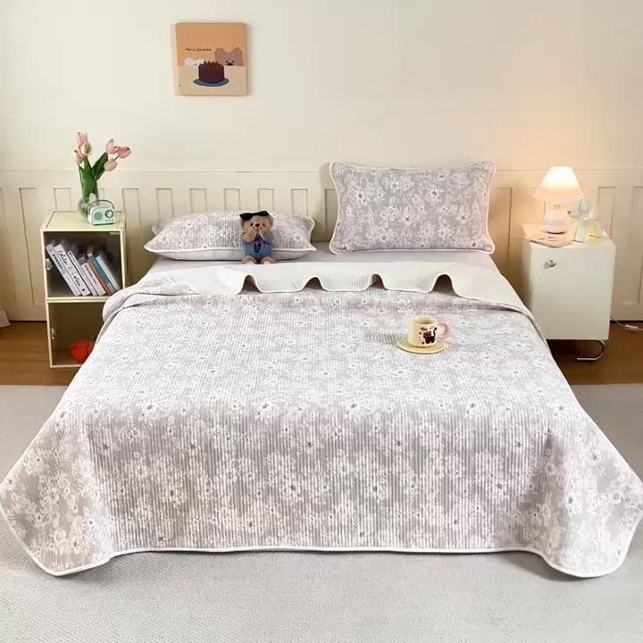 91家纺网 家纺一手货源 找家纺 源舜家纺 2026新款锦氨印花凉感床盖三件套 伊园