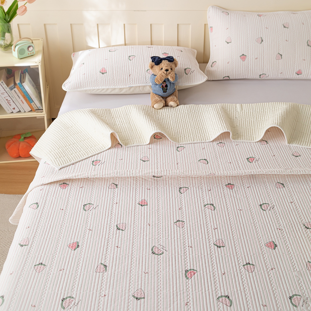 91家纺网 家纺一手货源 找家纺 源舜家纺 2026新款锦氨印花凉感床盖三件套 芝士草莓