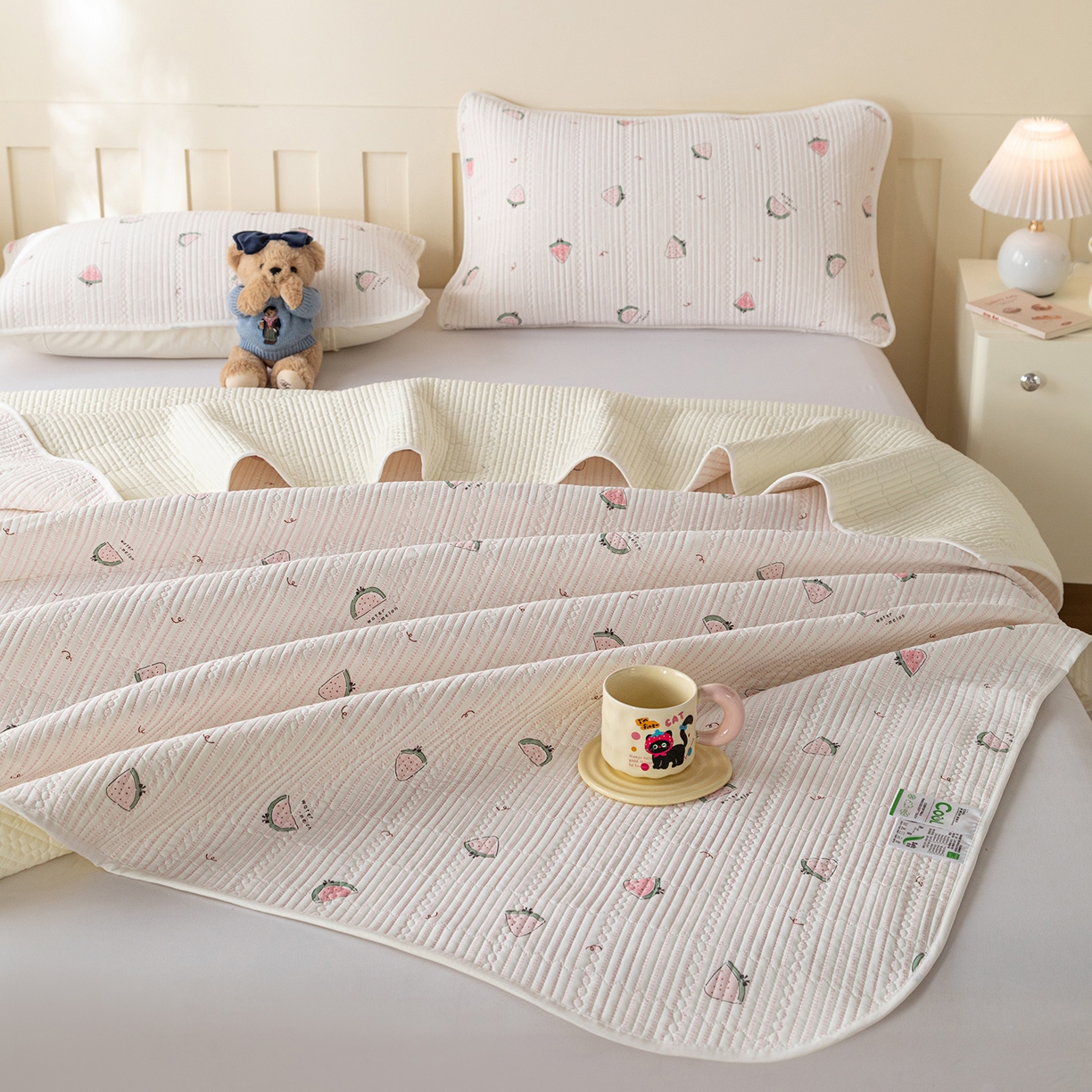 91家纺网 家纺一手货源 找家纺 源舜家纺 2026新款锦氨印花凉感床盖三件套 芝士草莓