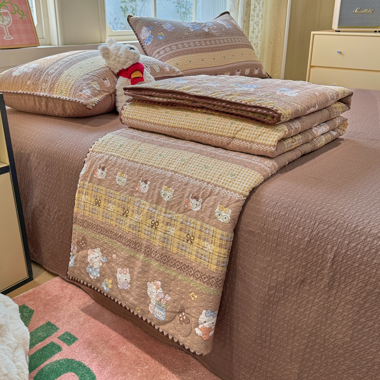 91家纺网 家纺一手货源 找家纺 慕澄家纺 2026新款泡芙棉贝壳边印花夏被四件套 夏被-椰棕猫软糖