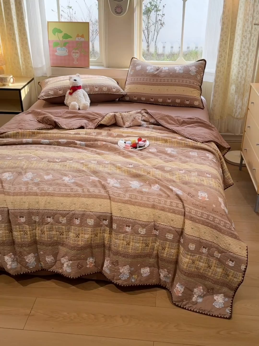 91家纺网 家纺一手货源 找家纺 慕澄家纺 2026新款泡芙棉贝壳边印花夏被四件套 夏被-椰棕猫软糖