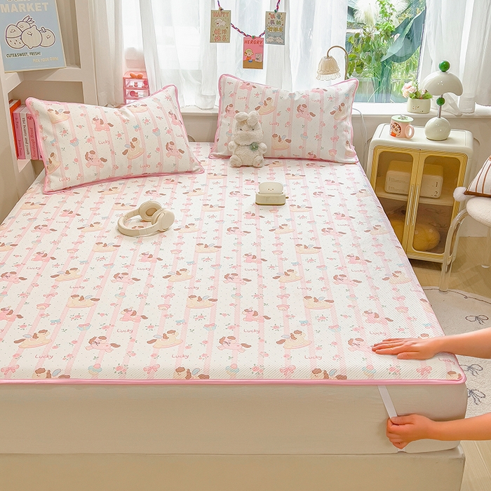 91家纺网 家纺一手货源 找家纺 莱米家纺 2026新款斜纹凉感床席冰豆豆系列 彩色木马