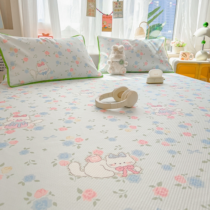 91家纺网 家纺一手货源 找家纺 莱米家纺 2026新款斜纹凉感床席冰豆豆系列 花朵小猫