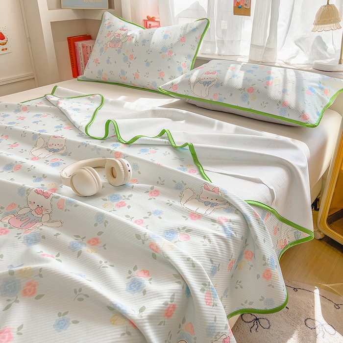 91家纺网 家纺一手货源 找家纺 莱米家纺 2026新款斜纹凉感床席冰豆豆系列 花朵小猫