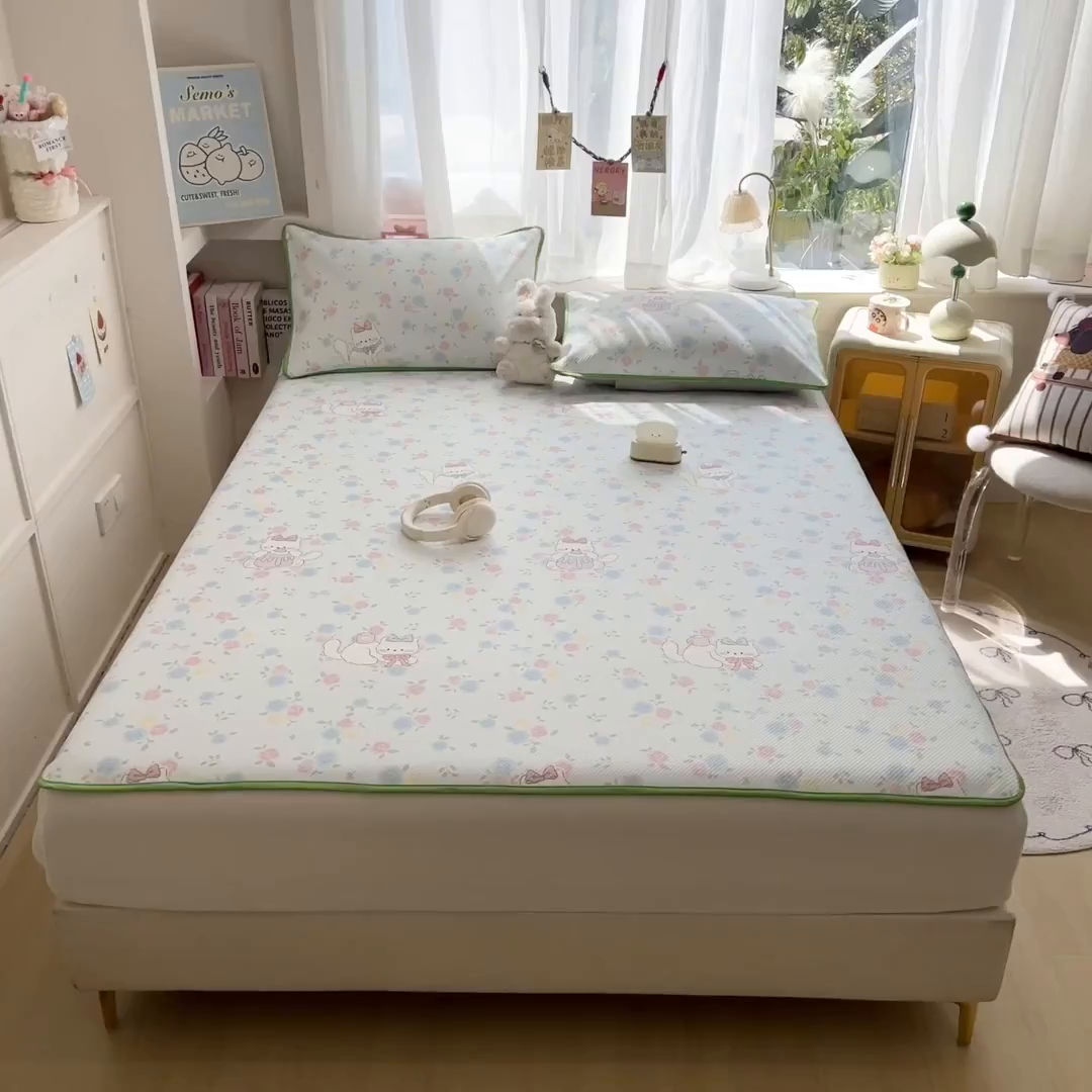 91家纺网 家纺一手货源 找家纺 莱米家纺 2026新款斜纹凉感床席冰豆豆系列 花朵小猫
