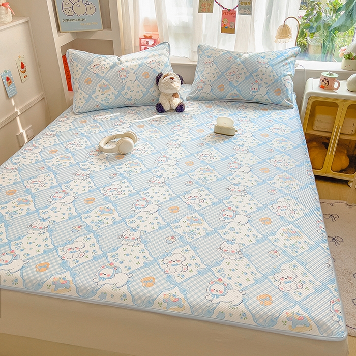 91家纺网 家纺一手货源 找家纺 莱米家纺 2026新款斜纹凉感床席冰豆豆系列 蓝格小狗