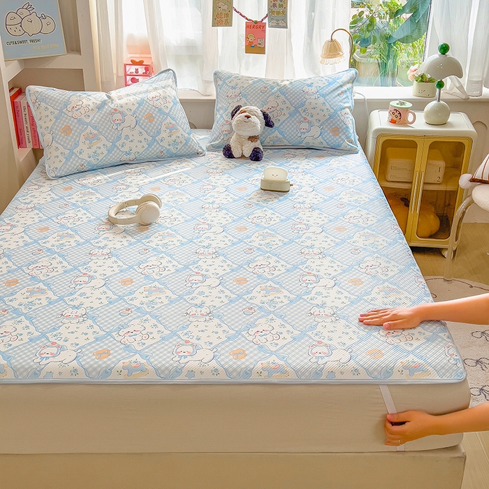 91家纺网 家纺一手货源 找家纺 莱米家纺 2026新款斜纹凉感床席冰豆豆系列 蓝格小狗