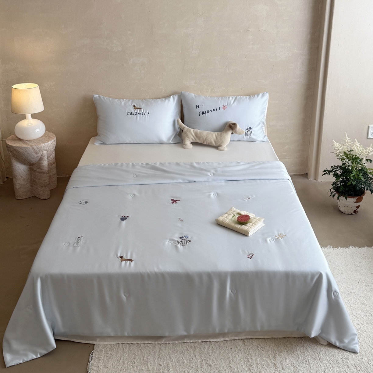 91家纺网 家纺一手货源 找家纺 （总）鹿班家居 2026夏季新品60S兰精天丝刺绣夏被系列-盐系小狗