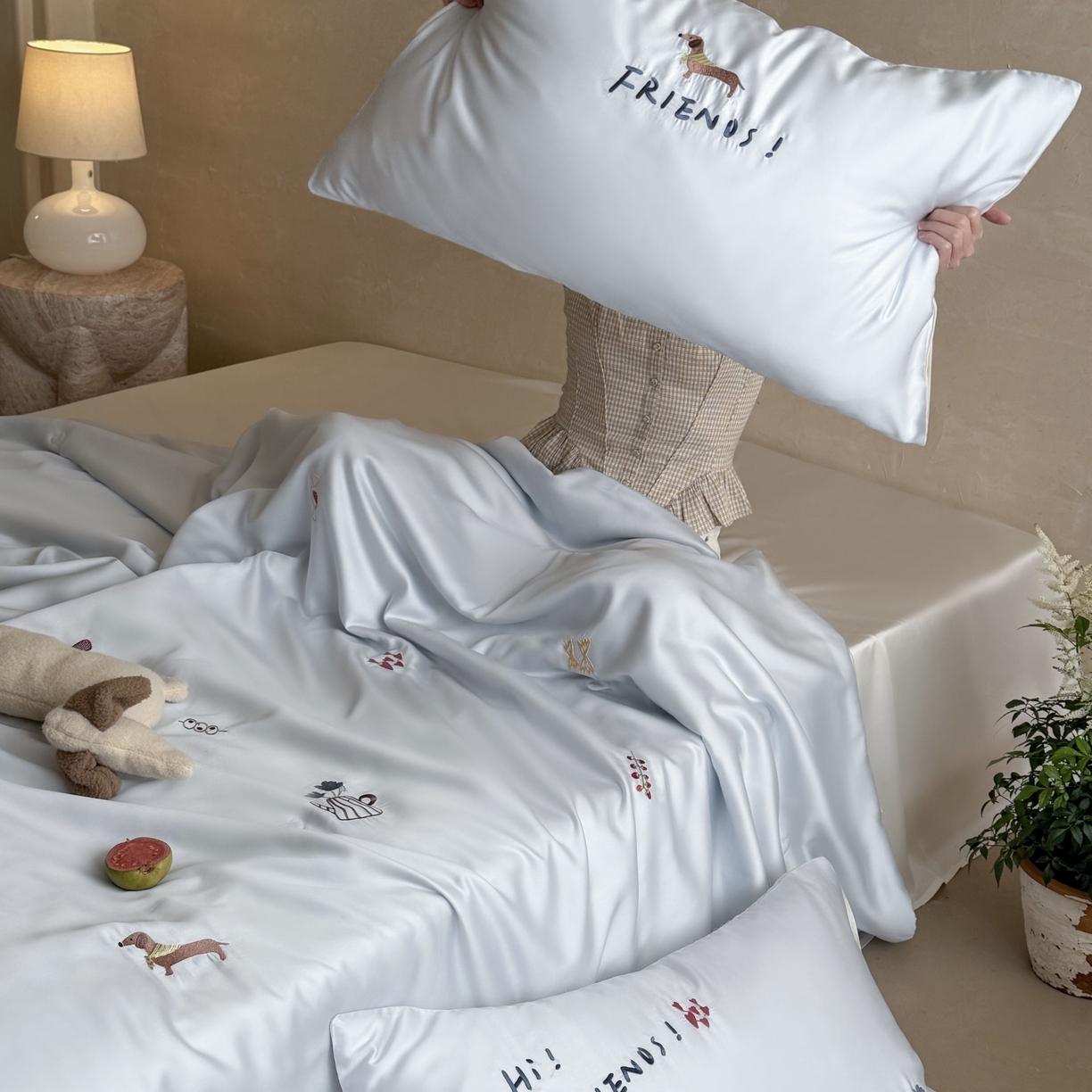 91家纺网 家纺一手货源 找家纺 鹿班家居 2026夏季新品60S兰精天丝刺绣夏被系列-盐系小狗 盐系小狗-蓝白