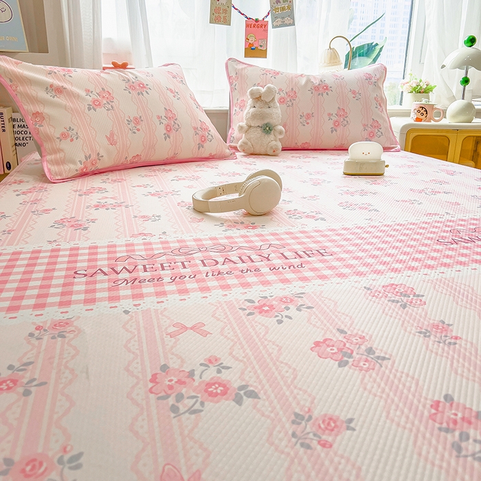 91家纺网 家纺一手货源 找家纺 莱米家纺 2026新款斜纹凉感床席冰豆豆系列 浪漫花语