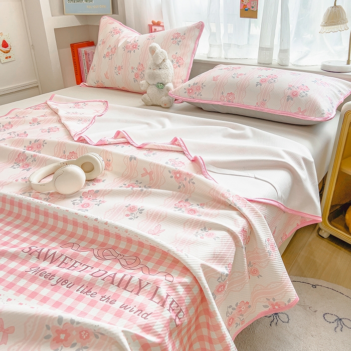 91家纺网 家纺一手货源 找家纺 莱米家纺 2026新款斜纹凉感床席冰豆豆系列 浪漫花语