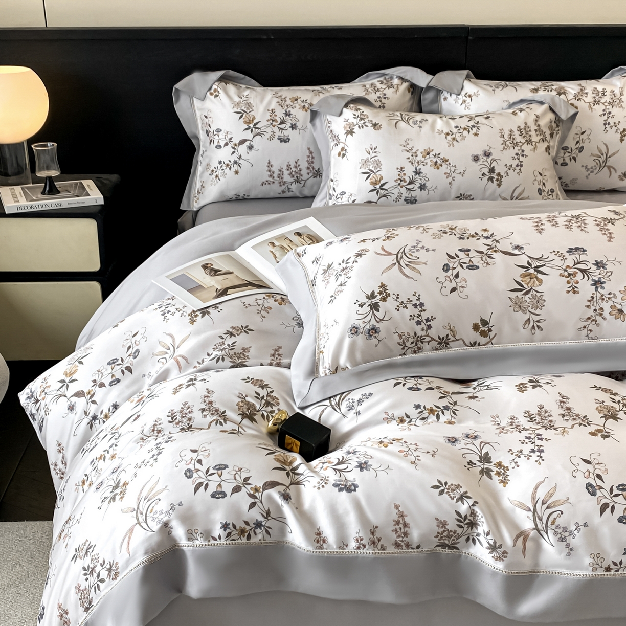 91家纺网 家纺一手货源 找家纺 （总）博纳家纺 2026新款100%莱赛尔天丝四件套宽边拼角绣花工艺数码印花田园风轻奢凉感四件套（礼盒装）