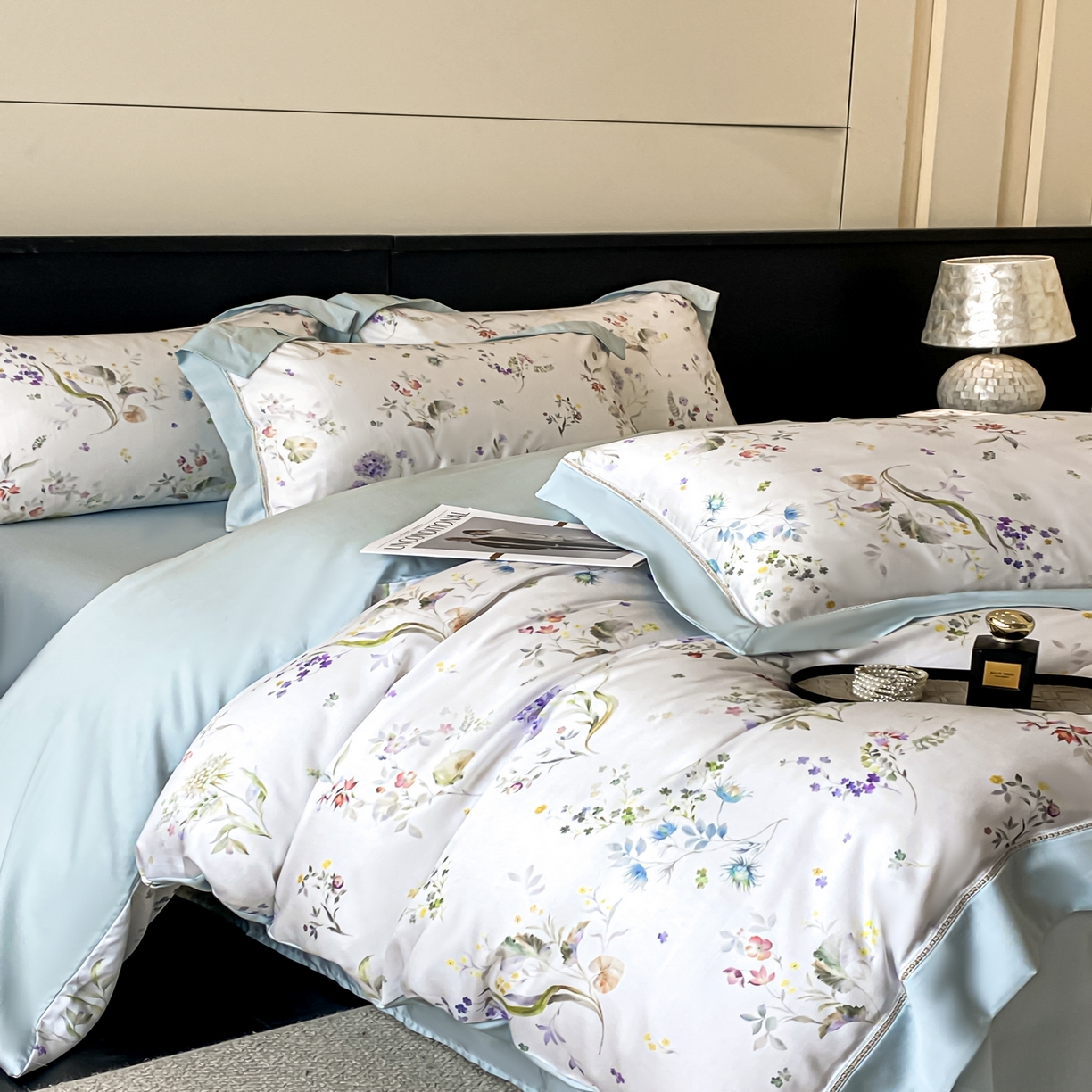 91家纺网 家纺一手货源 找家纺 （总）博纳家纺 2026新款100%莱赛尔天丝四件套宽边拼角绣花工艺数码印花田园风轻奢凉感四件套（礼盒装）