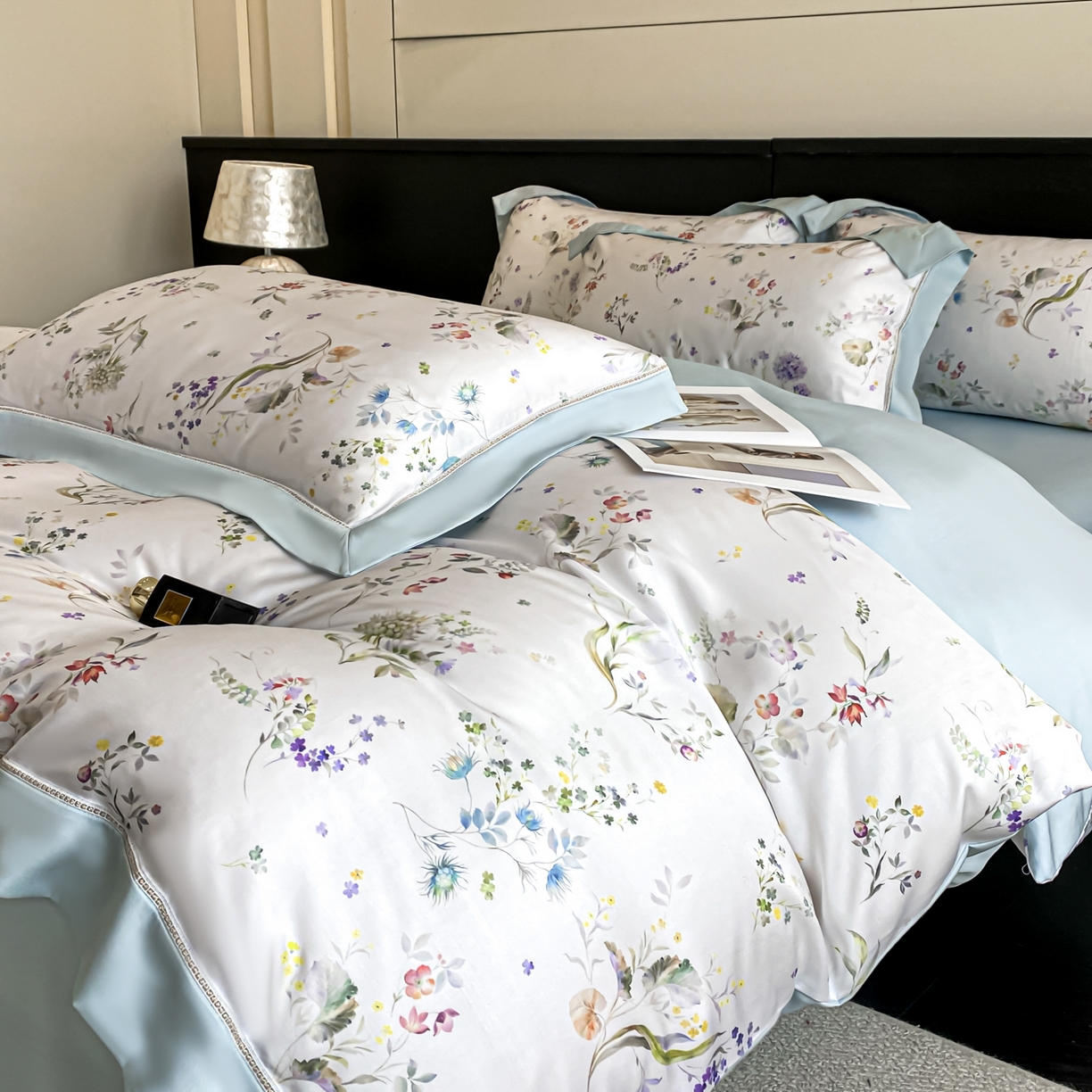 91家纺网 家纺一手货源 找家纺 （总）博纳家纺 2026新款100%莱赛尔天丝四件套宽边拼角绣花工艺数码印花田园风轻奢凉感四件套（礼盒装）