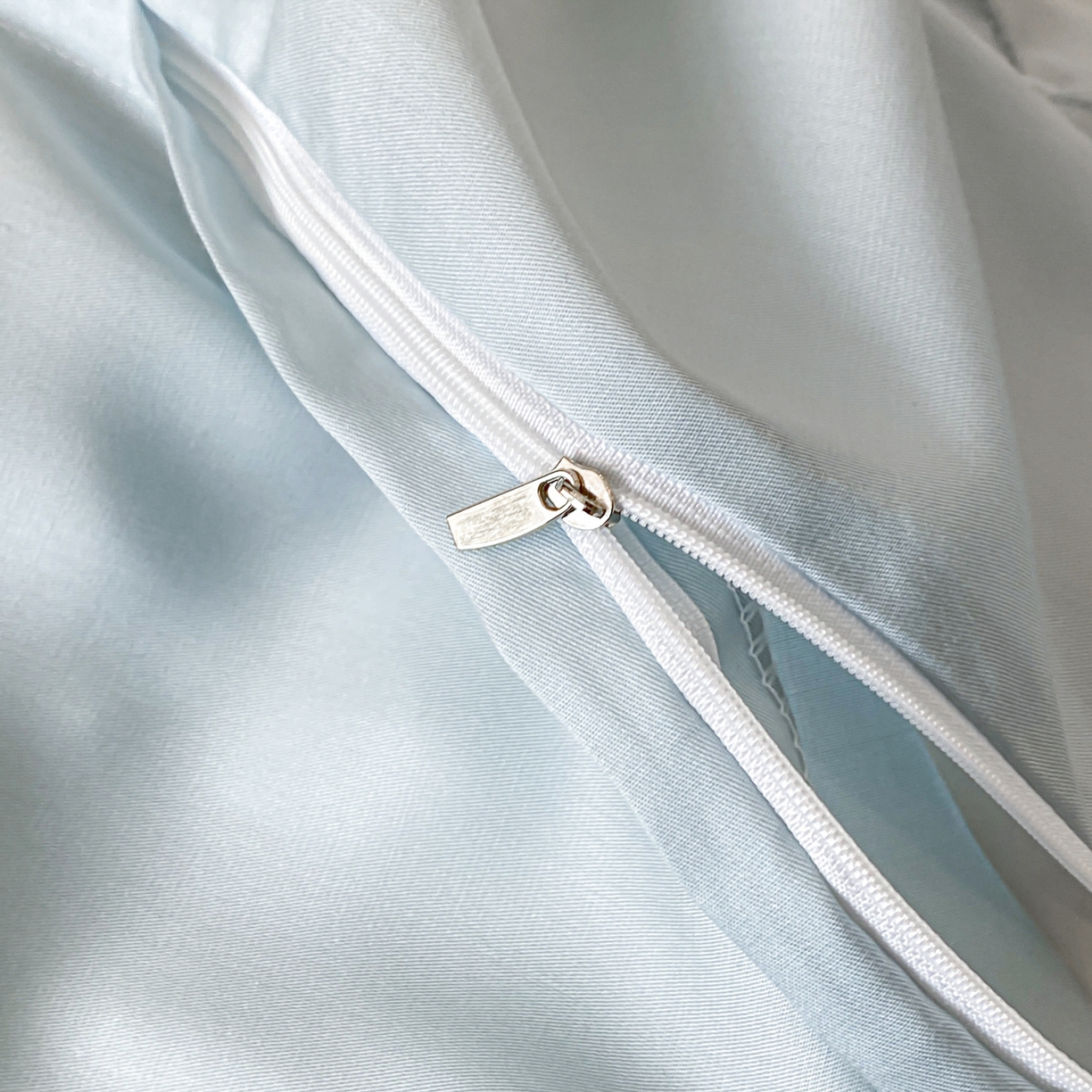 91家纺网 家纺一手货源 找家纺 （总）博纳家纺 2026新款100%莱赛尔天丝四件套宽边拼角绣花工艺数码印花田园风轻奢凉感四件套（礼盒装）