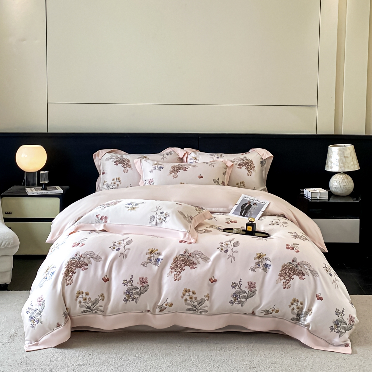 91家纺网 家纺一手货源 找家纺 博纳家纺 2026新款100%莱赛尔天丝四件套宽边拼角绣花工艺数码印花田园风轻奢凉感四件套（礼盒装） 缤纷夏日