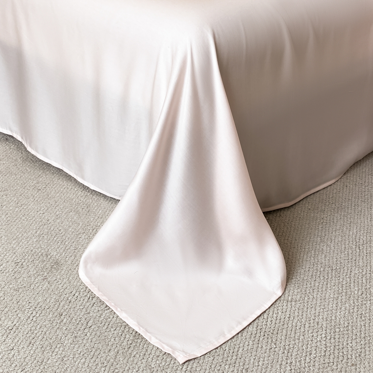 91家纺网 家纺一手货源 找家纺 博纳家纺 2026新款100%莱赛尔天丝四件套宽边拼角绣花工艺数码印花田园风轻奢凉感四件套（礼盒装） 缤纷夏日