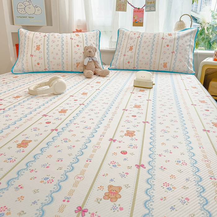 91家纺网 家纺一手货源 找家纺 莱米家纺 2026新款斜纹凉感床席冰豆豆系列 条纹小熊