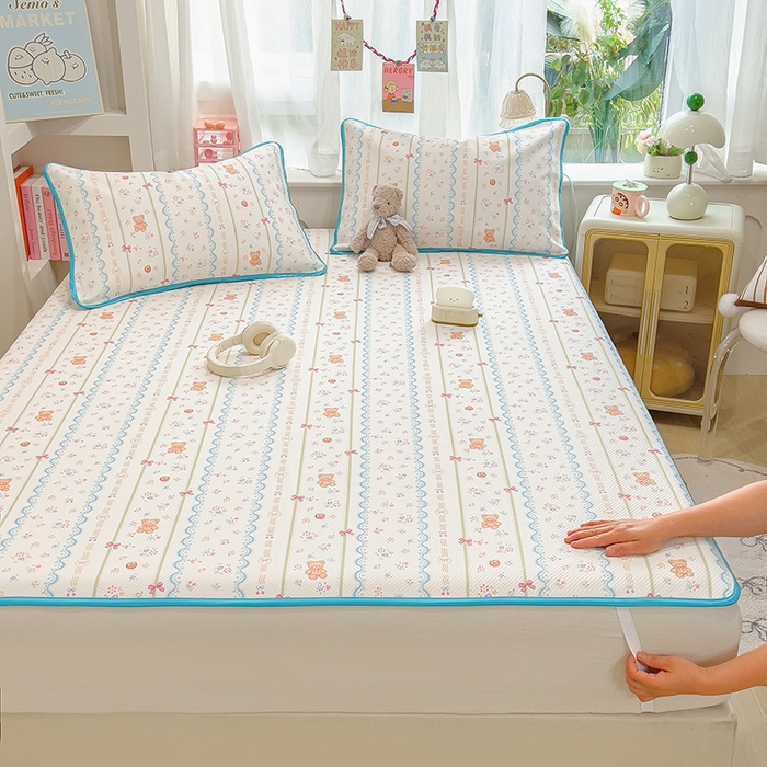 91家纺网 家纺一手货源 找家纺 莱米家纺 2026新款斜纹凉感床席冰豆豆系列 条纹小熊