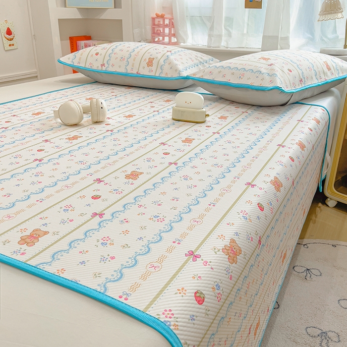 91家纺网 家纺一手货源 找家纺 莱米家纺 2026新款斜纹凉感床席冰豆豆系列 条纹小熊