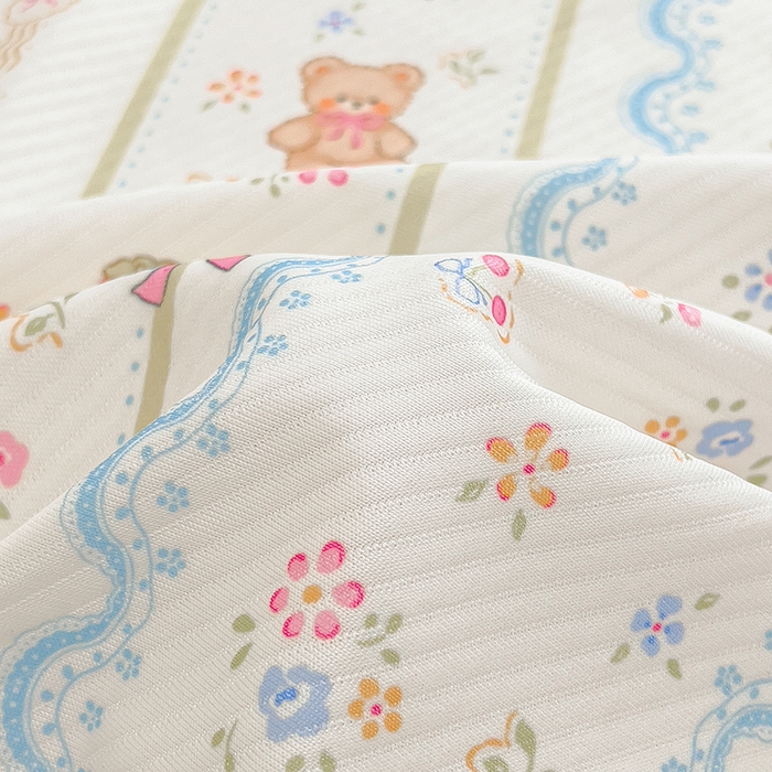 91家纺网 家纺一手货源 找家纺 莱米家纺 2026新款斜纹凉感床席冰豆豆系列 条纹小熊