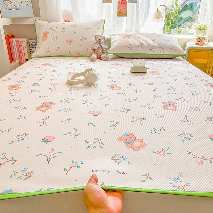 91家纺网 家纺一手货源 找家纺 莱米家纺 2026新款斜纹凉感床席冰豆豆系列 叶子小熊