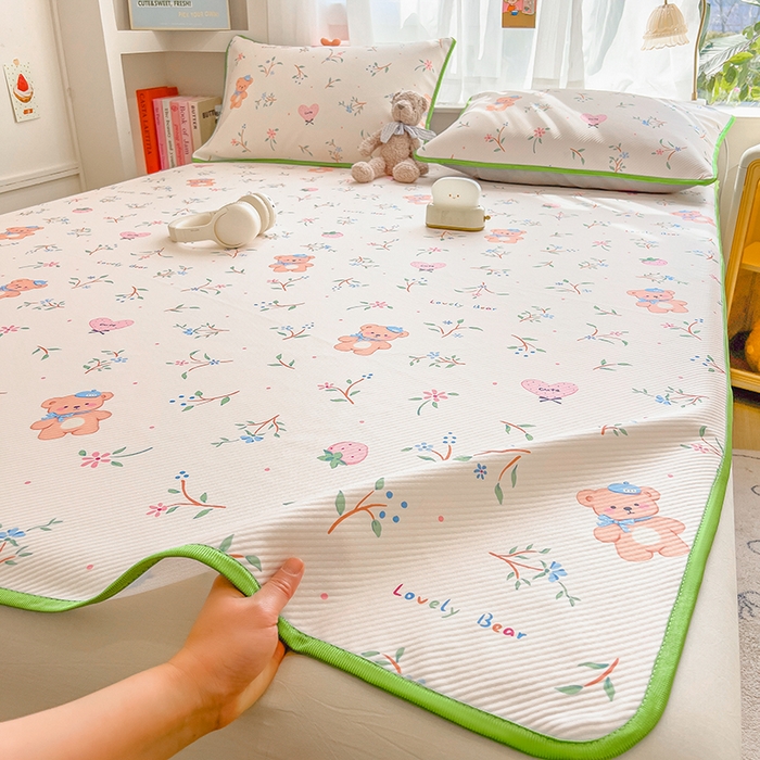 91家纺网 家纺一手货源 找家纺 莱米家纺 2026新款斜纹凉感床席冰豆豆系列 叶子小熊