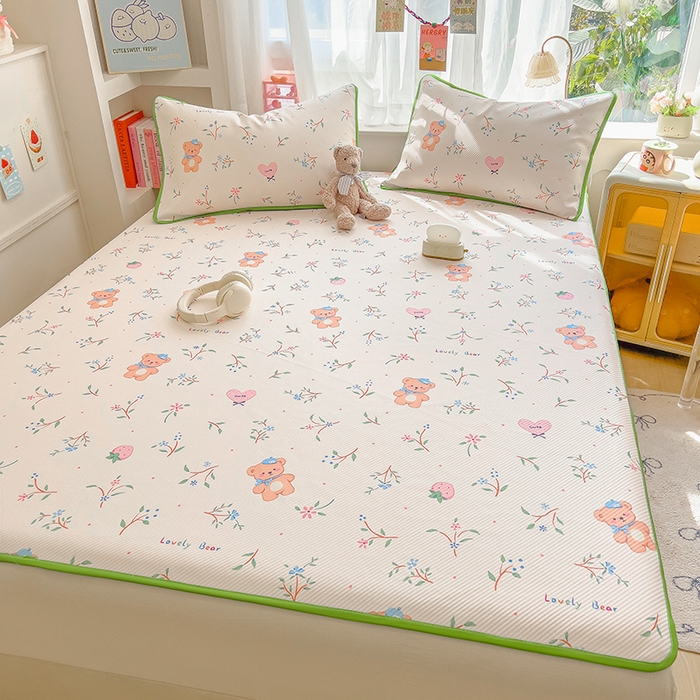 91家纺网 家纺一手货源 找家纺 莱米家纺 2026新款斜纹凉感床席冰豆豆系列 叶子小熊