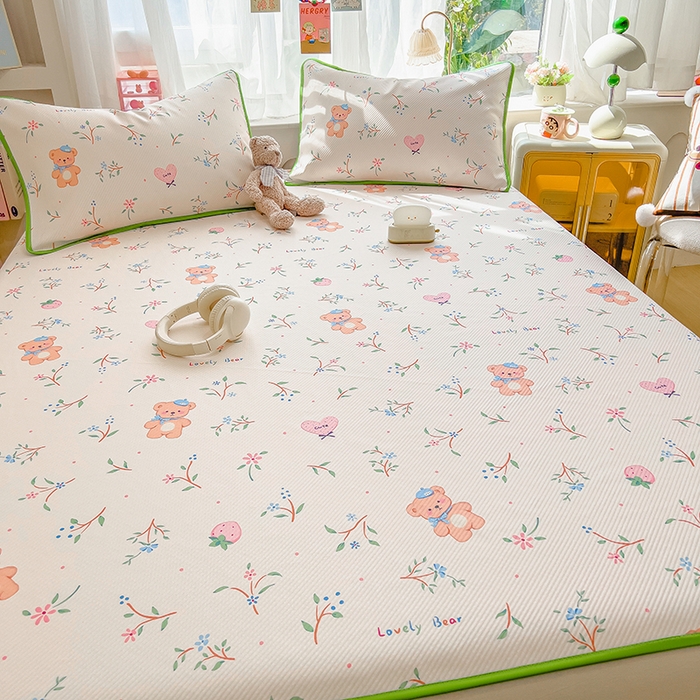 91家纺网 家纺一手货源 找家纺 莱米家纺 2026新款斜纹凉感床席冰豆豆系列 叶子小熊