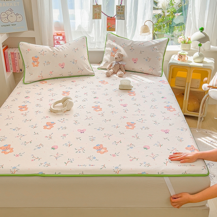 91家纺网 家纺一手货源 找家纺 莱米家纺 2026新款斜纹凉感床席冰豆豆系列 叶子小熊