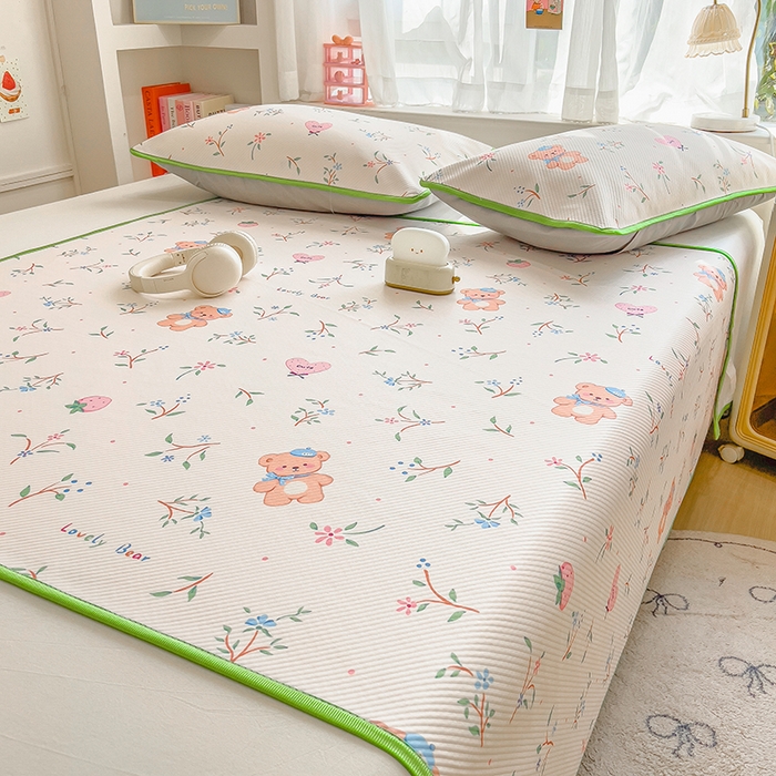 91家纺网 家纺一手货源 找家纺 莱米家纺 2026新款斜纹凉感床席冰豆豆系列 叶子小熊