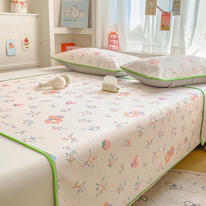 91家纺网 家纺一手货源 找家纺 莱米家纺 2026新款斜纹凉感床席冰豆豆系列 叶子小熊