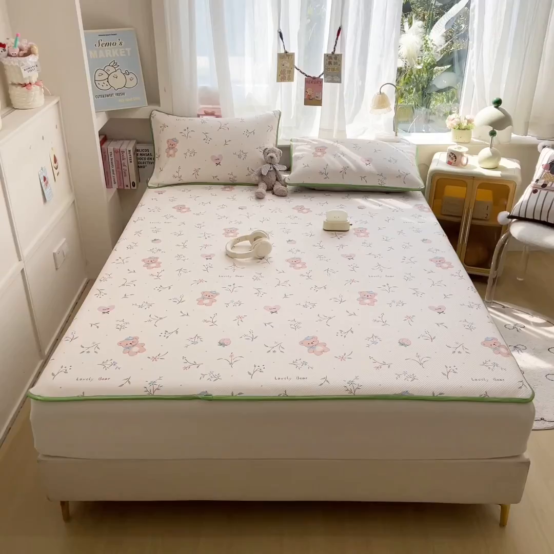 91家纺网 家纺一手货源 找家纺 莱米家纺 2026新款斜纹凉感床席冰豆豆系列 叶子小熊