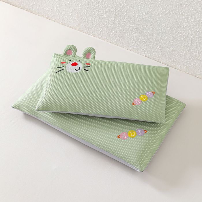 91家纺网 家纺一手货源 找家纺 织布人 2026新款枕芯夏季凉感可拆洗幼儿园儿童枕头学生宿舍专用枕套+枕芯 凉感甜心小艾-绿色