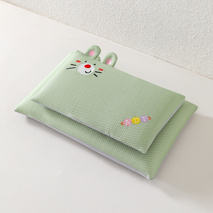 91家纺网 家纺一手货源 找家纺 织布人 2026新款枕芯夏季凉感可拆洗幼儿园儿童枕头学生宿舍专用枕套+枕芯 凉感甜心小艾-绿色