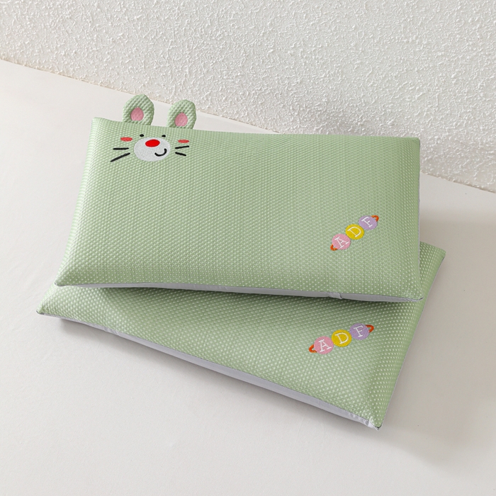 91家纺网 家纺一手货源 找家纺 织布人 2026新款枕芯夏季凉感可拆洗幼儿园儿童枕头学生宿舍专用枕套+枕芯 凉感甜心小艾-绿色