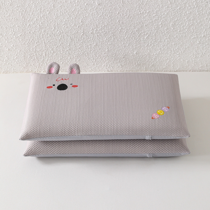 91家纺网 家纺一手货源 找家纺 织布人 2026新款枕芯夏季凉感可拆洗幼儿园儿童枕头学生宿舍专用枕套+枕芯 凉感甜心小莓-灰色