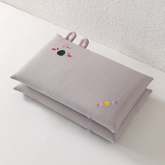 91家纺网 家纺一手货源 找家纺 织布人 2026新款枕芯夏季凉感可拆洗幼儿园儿童枕头学生宿舍专用枕套+枕芯 凉感甜心小莓-灰色