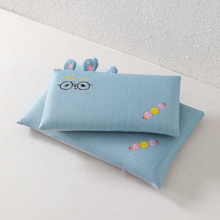 91家纺网 家纺一手货源 找家纺 织布人 2026新款枕芯夏季凉感可拆洗幼儿园儿童枕头学生宿舍专用枕套+枕芯 凉感甜心小奇-蓝色