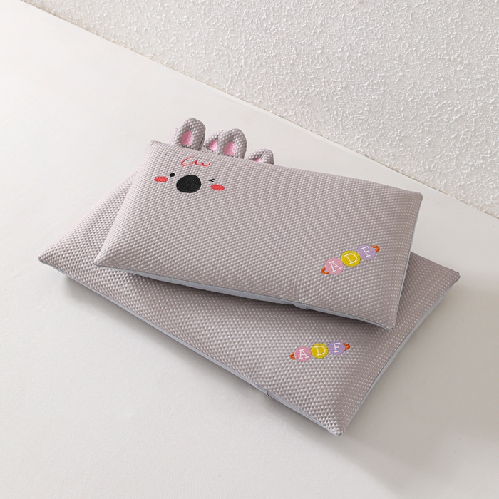 91家纺网 家纺一手货源 找家纺 织布人 2026新款枕芯夏季凉感可拆洗幼儿园儿童枕头学生宿舍专用枕套+枕芯 凉感甜心小莓-灰色