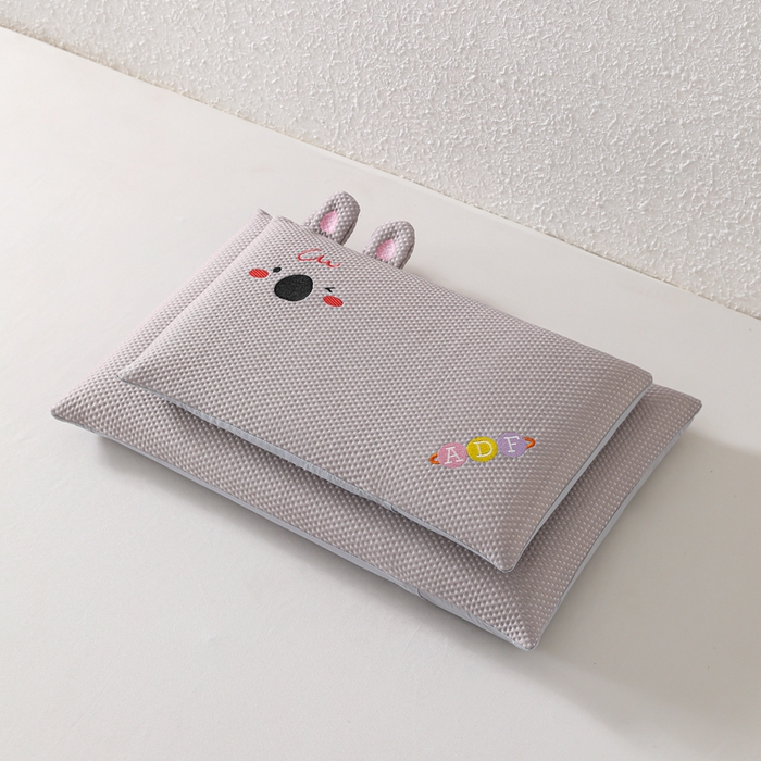 91家纺网 家纺一手货源 找家纺 织布人 2026新款枕芯夏季凉感可拆洗幼儿园儿童枕头学生宿舍专用枕套+枕芯 凉感甜心小莓-灰色