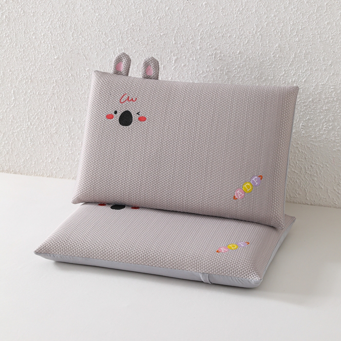 91家纺网 家纺一手货源 找家纺 织布人 2026新款枕芯夏季凉感可拆洗幼儿园儿童枕头学生宿舍专用枕套+枕芯 凉感甜心小莓-灰色
