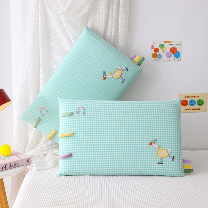 91家纺网 家纺一手货源 找家纺 织布人 2026新款枕芯全棉彩虹条可拆洗幼儿园儿童枕头学生宿舍专用枕套+枕芯 全棉彩虹条-滑板鸭鸭