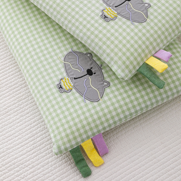 91家纺网 家纺一手货源 找家纺 织布人 2026新款枕芯全棉彩虹条可拆洗幼儿园儿童枕头学生宿舍专用枕套+枕芯 全棉彩虹条-小肥猫