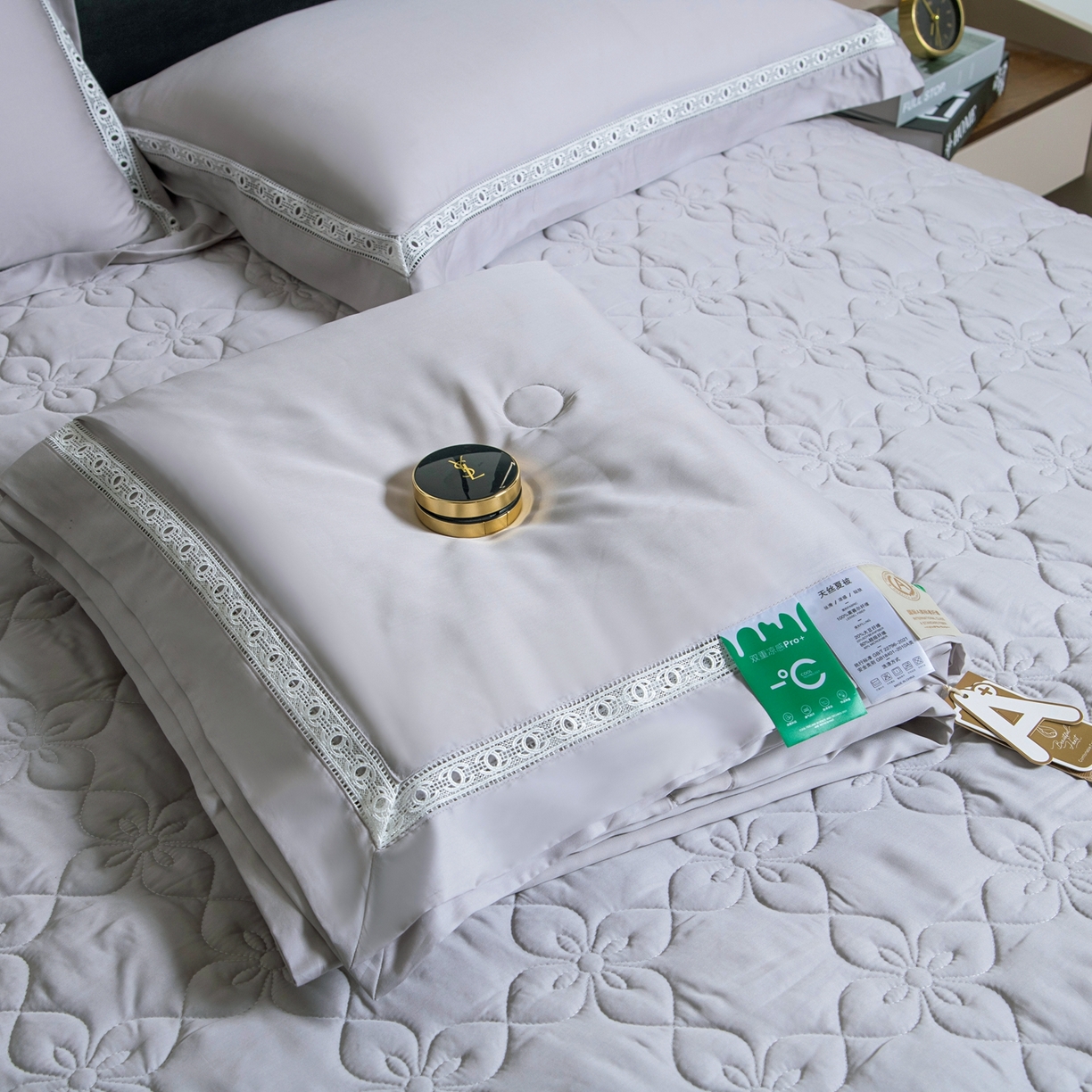 91家纺网 家纺一手货源 找家纺 三俏家纺 2026新款60支兰精天丝A类镂空床盖款夏被四件套纯色20％大豆蛋白【包质检】 暮云灰