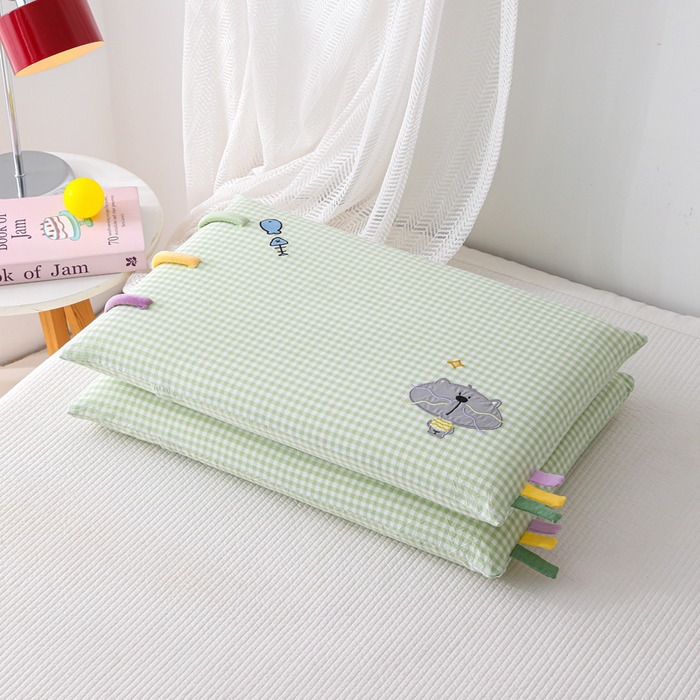 91家纺网 家纺一手货源 找家纺 织布人 2026新款枕芯全棉彩虹条可拆洗幼儿园儿童枕头学生宿舍专用枕套+枕芯 全棉彩虹条-小肥猫